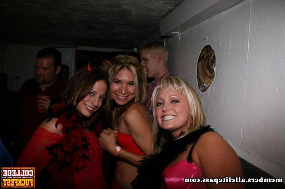 16P Horny drunk college chicks fucking at hardcore party