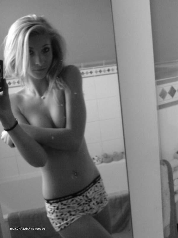 16P Picture compilation of a horny babe rubbing her nice moist twat