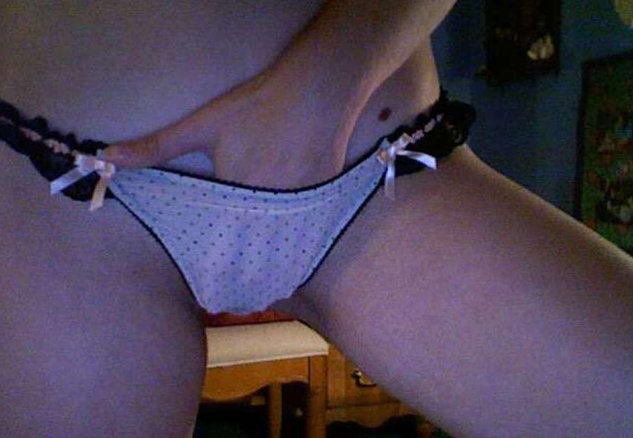 16P Picture compilation of babes finger-fucking their twats