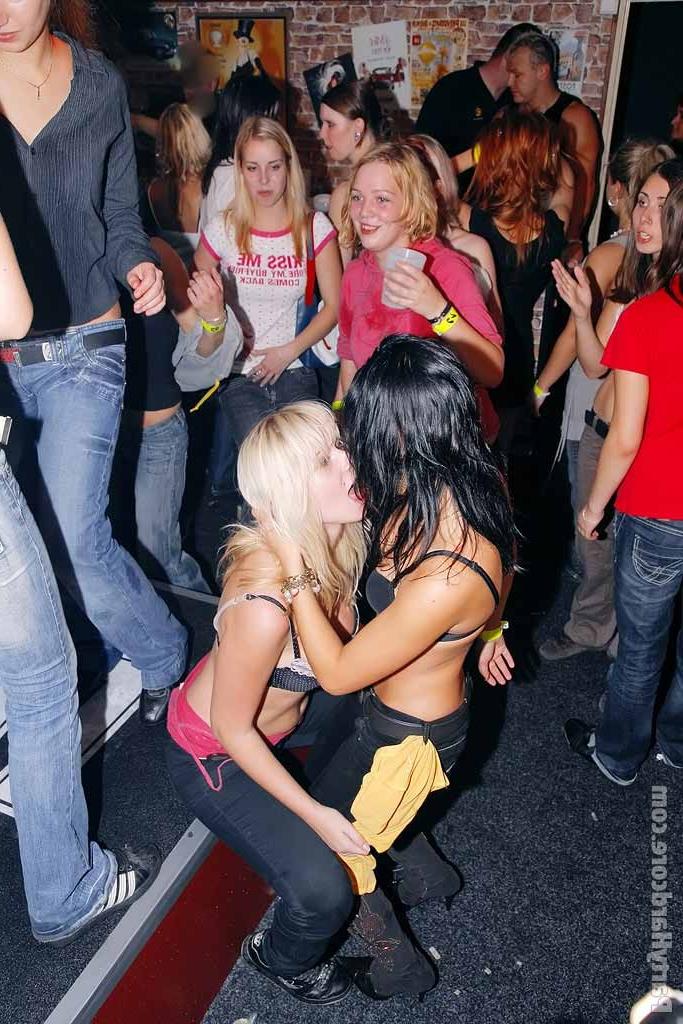 16P Big party with amateurs sucking and fucking