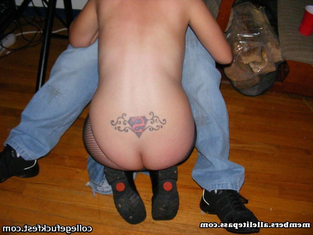18P Pregnant slut gives a couple of big guys a blowjob at a partry