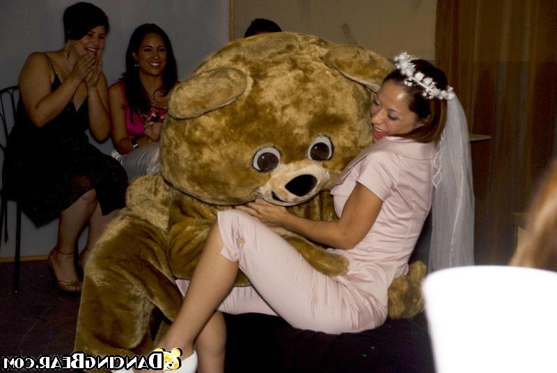 16P Bachelorette party with blowjobs and fucking 