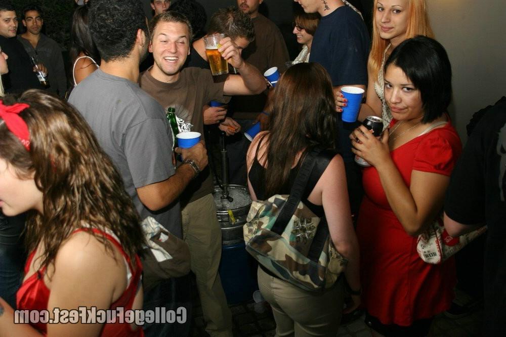 16P Drunk girls fucked at college party