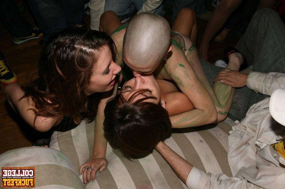 16P Drunk girls fucked at college party