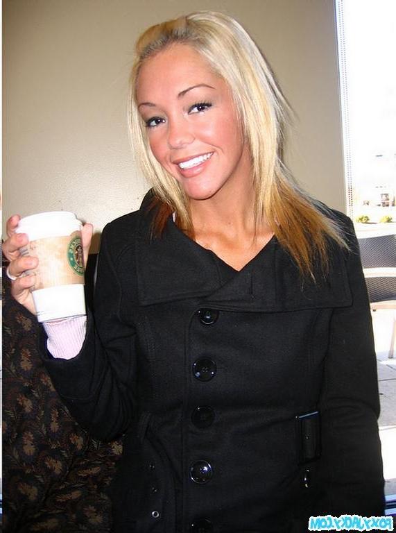15P Busty amateur Foxy Jacky gives Starbuxxx blowjob