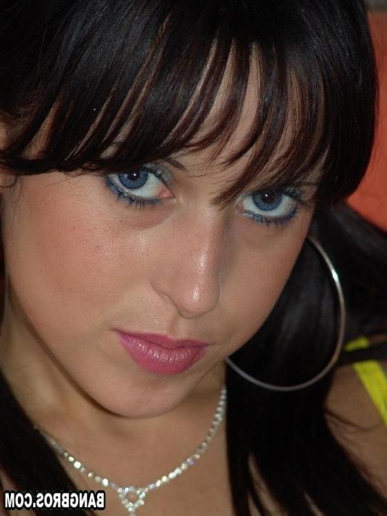 15P Blue eyed brunette doing the naughtiest blowjob