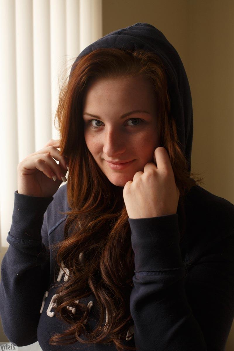 12P Busty curvy redhead teasing in her bed