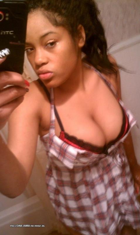 10P Busty amateur babe selfshooting in front of the mirror