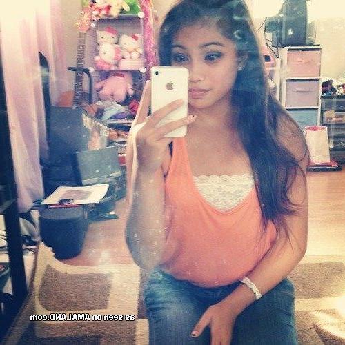 14P Compilation of non-nude girlfriends posing for the cam