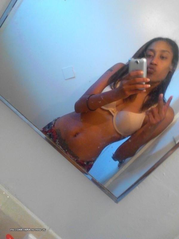 8P Compilation of a non-nude chick posing in her underwear