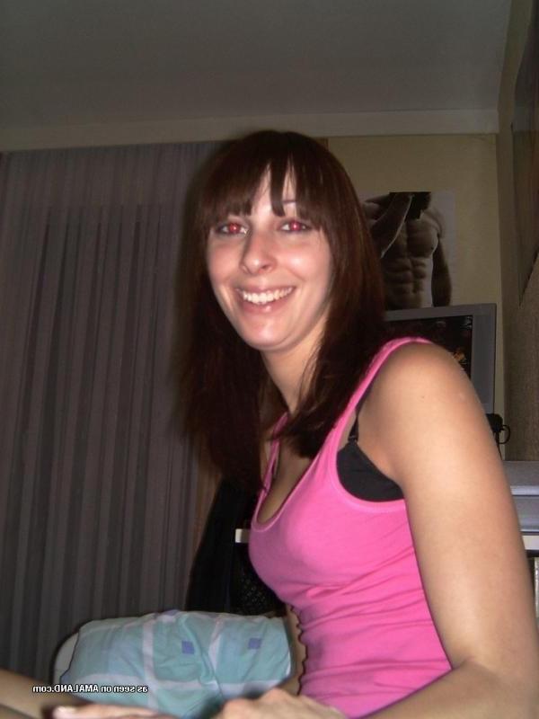 14P Chick strips down to her underwear in pic compilation
