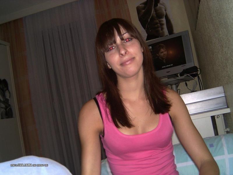 14P Chick strips down to her underwear in pic compilation
