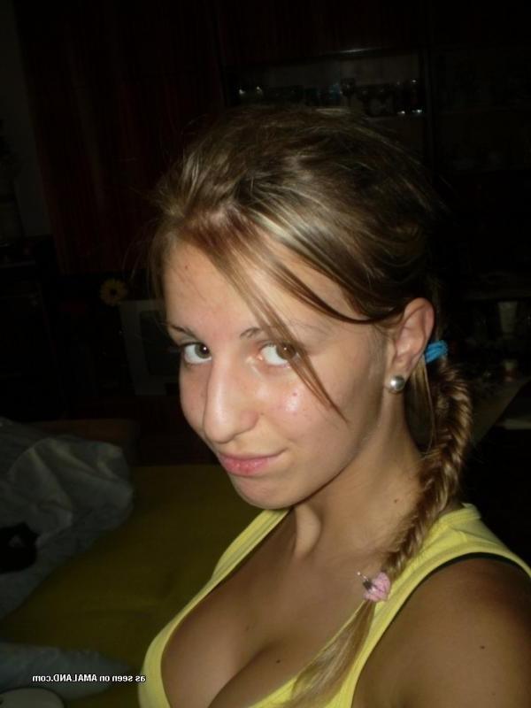 10P Heavy-chested non-nude hottie posing for her lover
