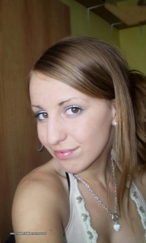 10P Heavy-chested non-nude hottie posing for her lover