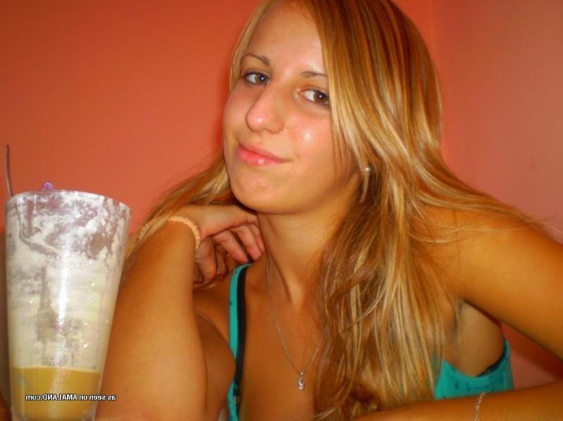 10P Heavy-chested non-nude hottie posing for her lover