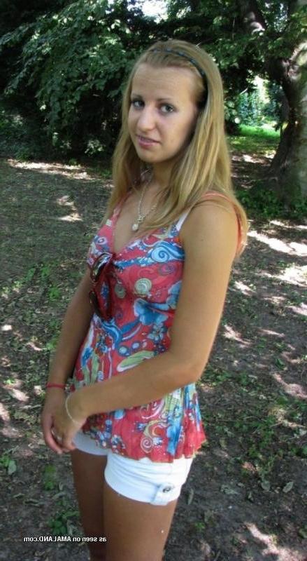 10P Heavy-chested non-nude hottie posing for her lover