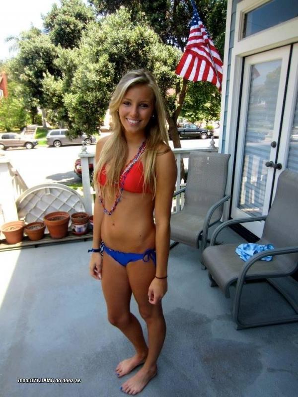 10P Compilation of amateur chicks posing sexy in bikinis