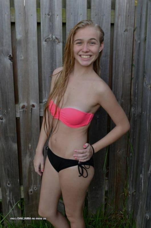 10P Compilation of amateur chicks posing sexy in bikinis