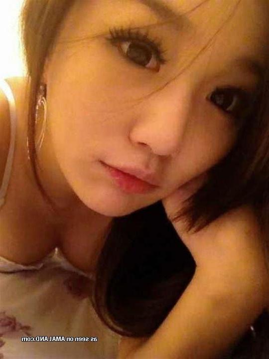 14P Compilation of naughty non-nude chicks posing on cam