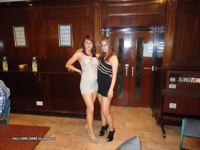 7P Compilation of kinky non-nude girlfriends posing sexy on cam