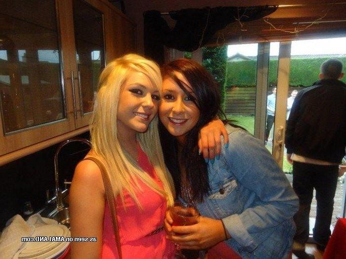 7P Compilation of kinky non-nude girlfriends posing sexy on cam