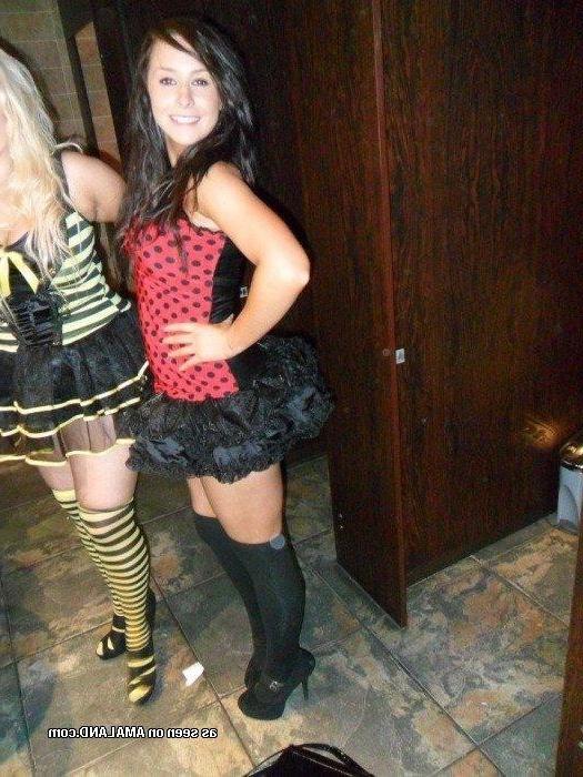 7P Compilation of kinky non-nude girlfriends posing sexy on cam