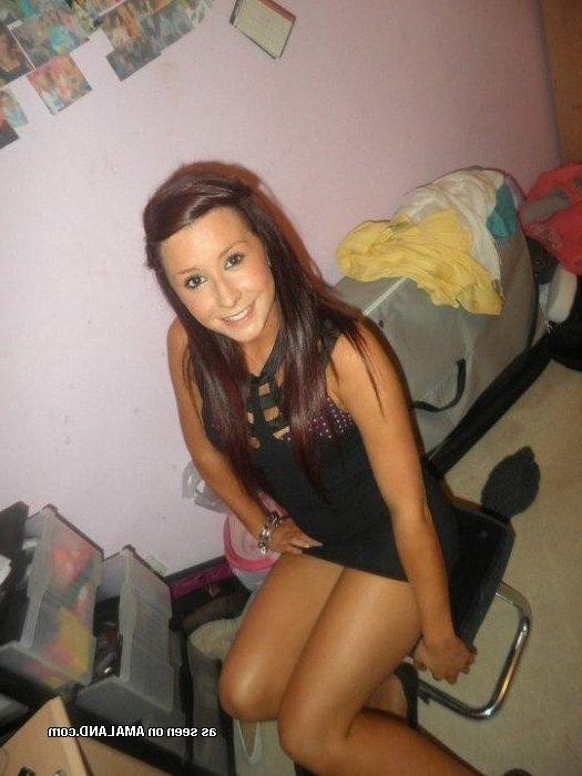 7P Compilation of kinky non-nude girlfriends posing sexy on cam