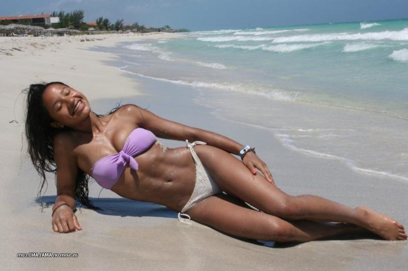 14P Compilation of sexy amateur babes posing in bikinis