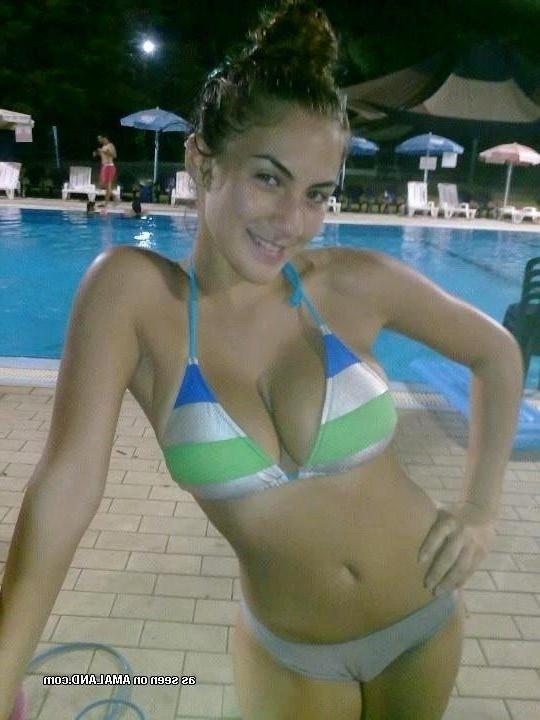 14P Compilation of non-nude bikini babes posing for the cam
