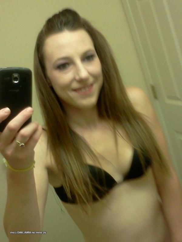 14P Compilation of a non-nude amateur chick camwhoring at home