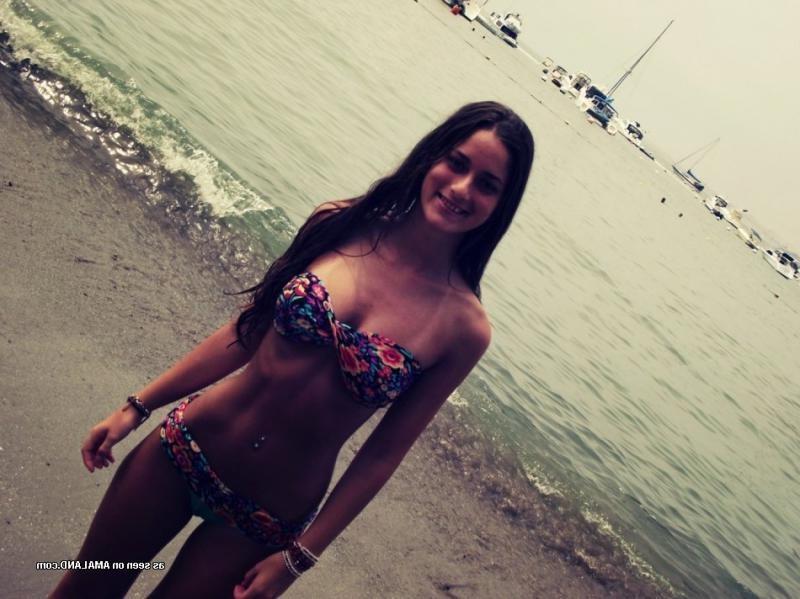 10P Compilation of bikini hotties posing for their boyfriends