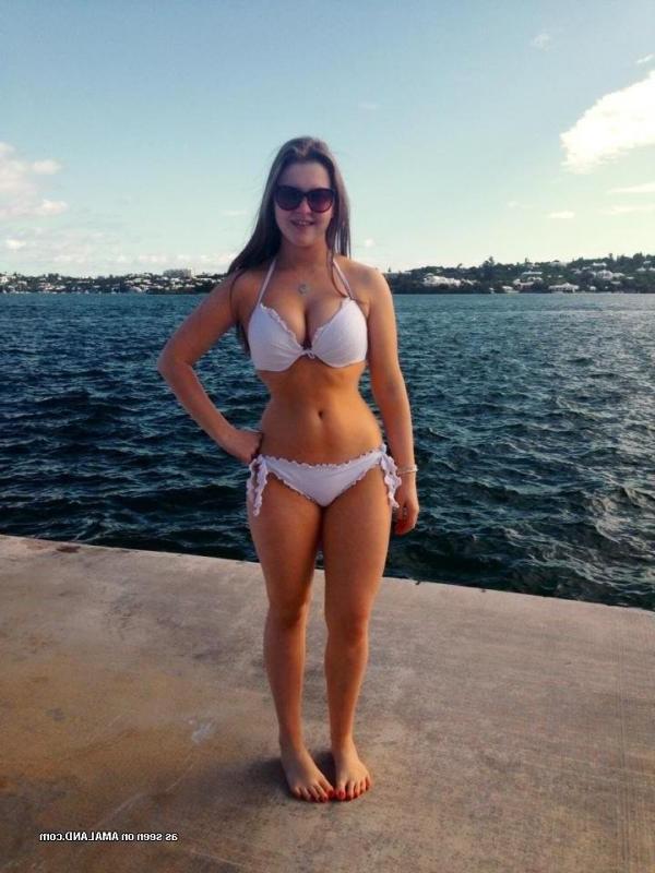 10P Compilation of bikini hotties posing for their boyfriends