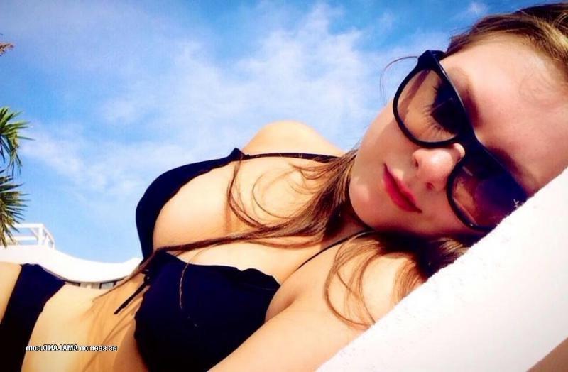 10P Compilation of bikini hotties posing for their boyfriends