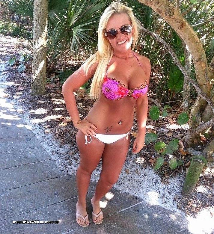 10P Compilation of bikini hotties posing for their boyfriends
