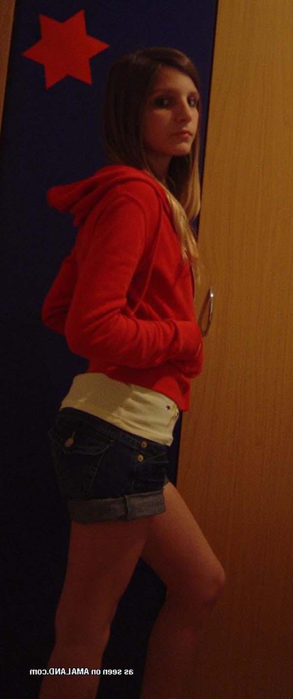 15P Hot compilation of an amateur pretty chick's selfpics