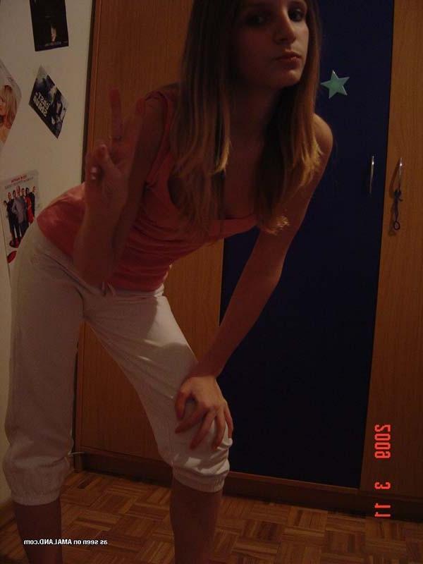15P Hot compilation of an amateur pretty chick's selfpics