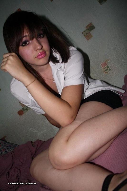 10P Compilation of non-nude girlfriends posing sexy on cam
