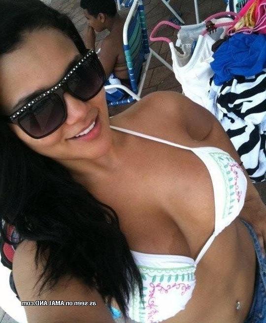 8P Amateur heavy-chested babe self-shooting with her friends