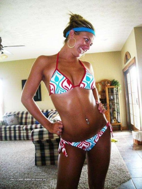 14P Compilation of amateur non-nude babes posing sexy on cam