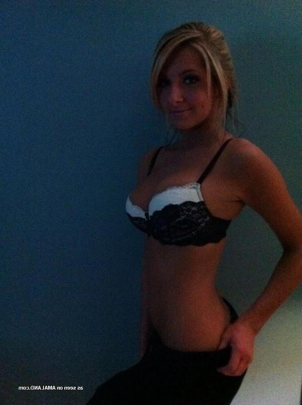 10P Compilation of a non-nude blonde babe posing sexy for her BF