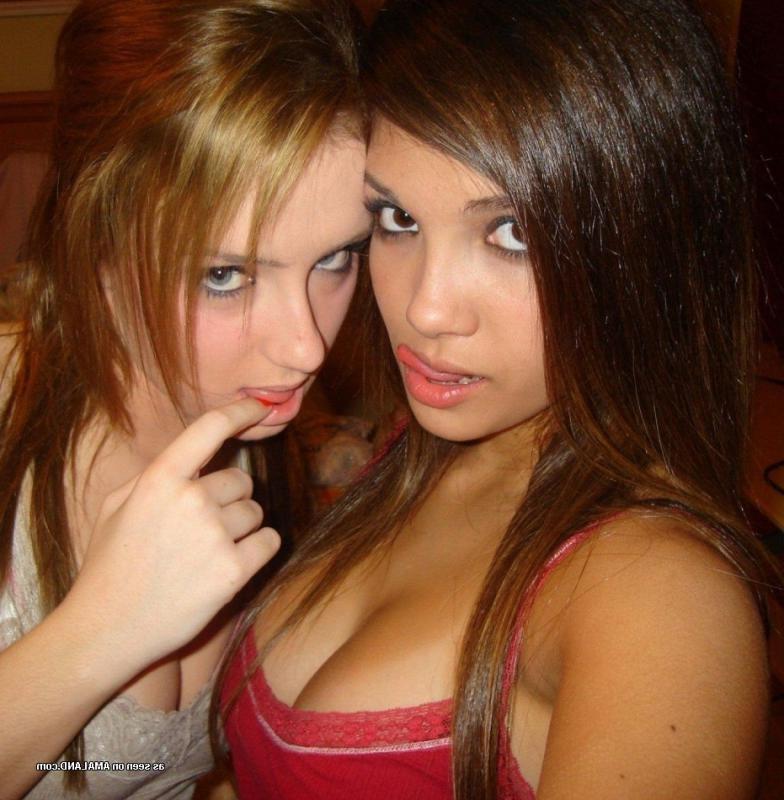 10P Compilation of naughty non-nude chicks posing for the cam