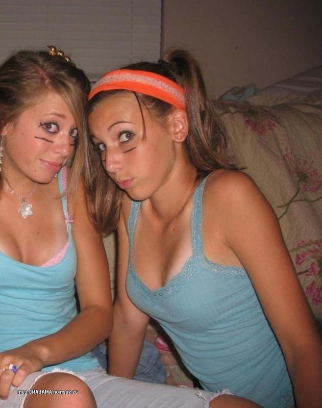 10P Compilation of naughty non-nude chicks posing for the cam