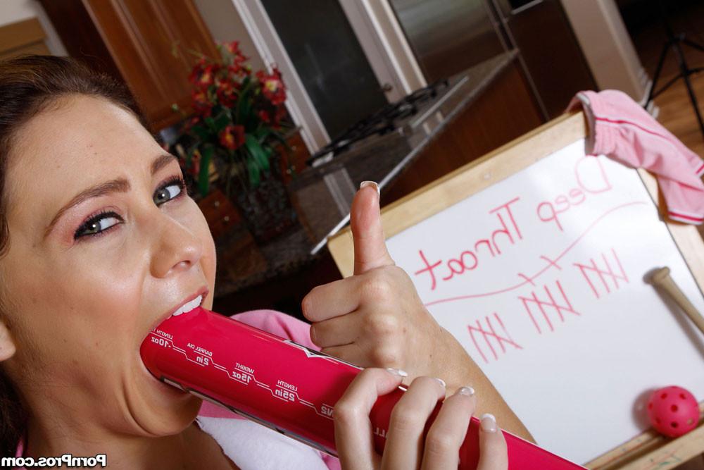 15P Jessica Valentino gets pounded and deepthroats