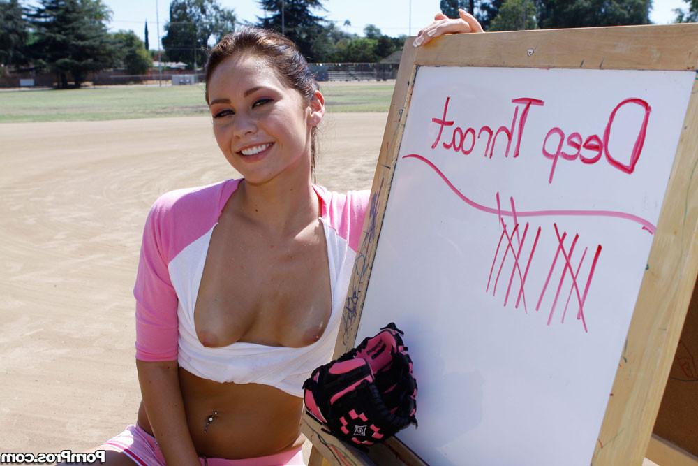 15P Jessica Valentino gets pounded and deepthroats