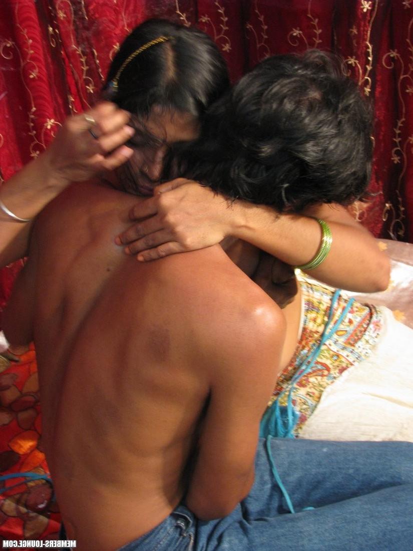 15P Robby mit Neha Zieh sie bitte aus