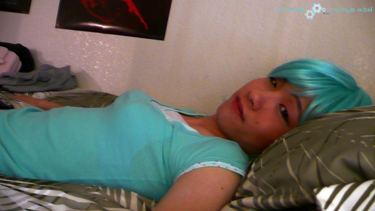 16P Young japanese newhalf in blue wig posing