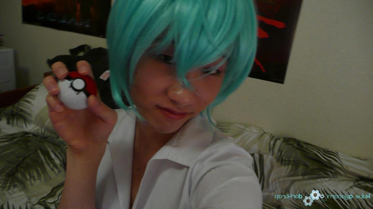 16P Young japanese newhalf in blue wig posing