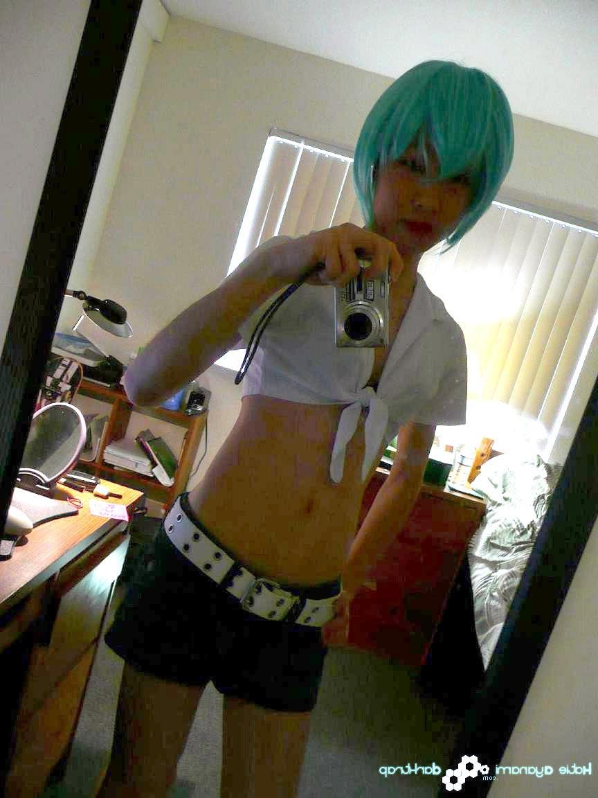 16P Young japanese newhalf in blue wig posing