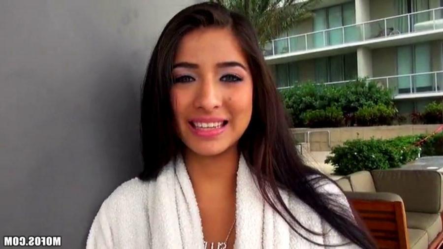 16P Megan Salinas toying both her tight love holes