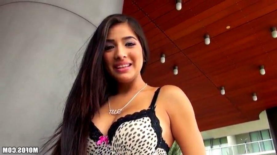 16P Megan Salinas toying both her tight love holes